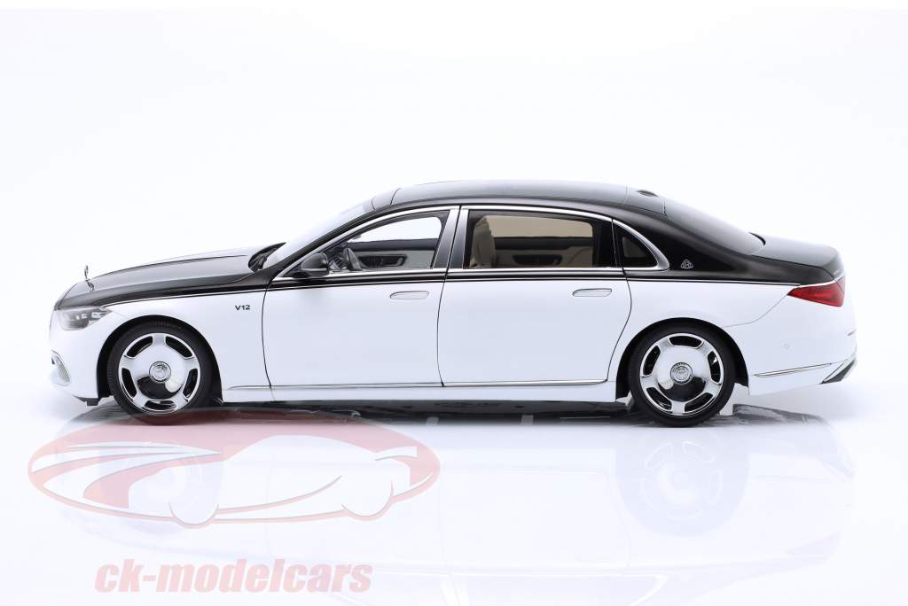 Mercedes-Benz Maybach Sクラス (Z223) 2021 黒 / 白 1:18 Almost Real