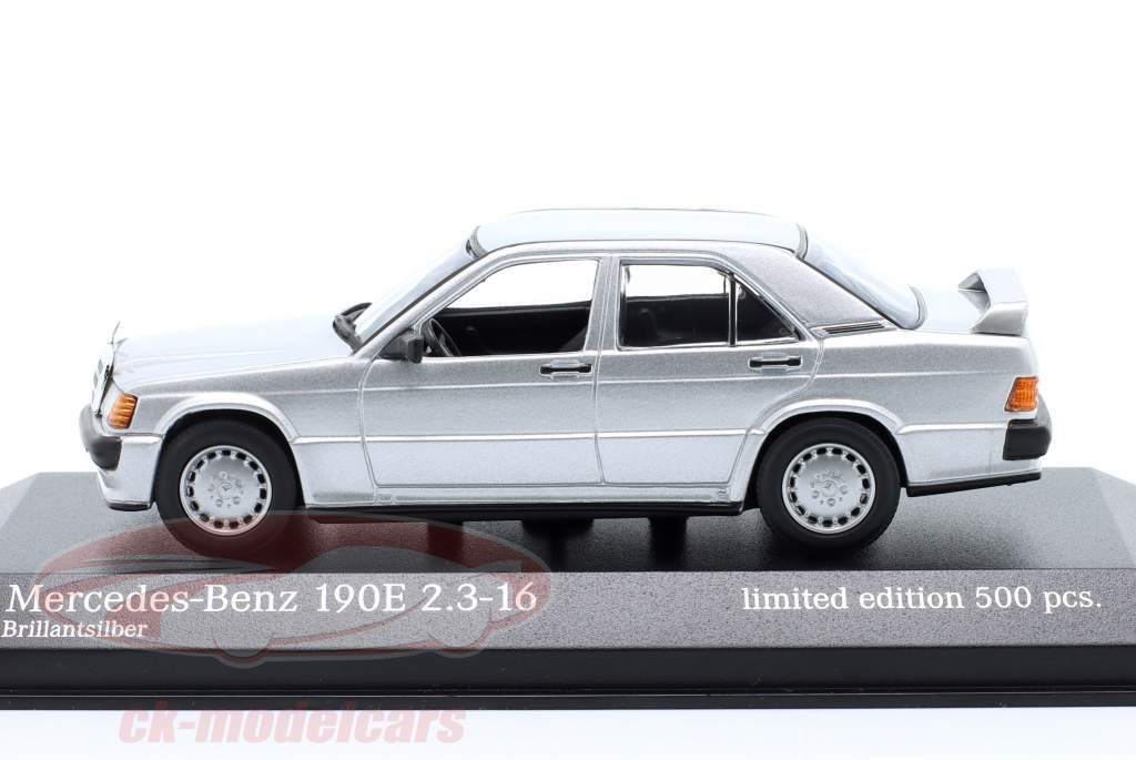 Mercedes-Benz 190E 2.3 (W201) 建設年 1984 鮮やかな銀色 1:43 Minichamps