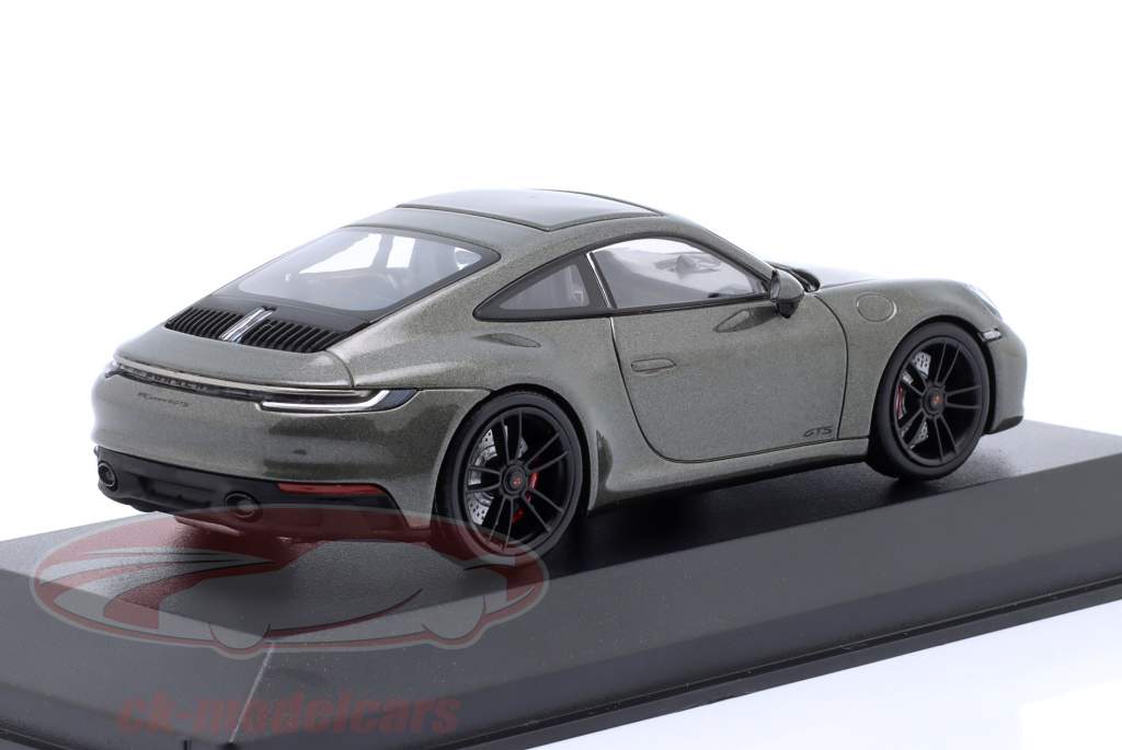 Porsche 911 (992) Carrera 4 GTS 2021 aventurina verde metálico 1:43 Minichamps