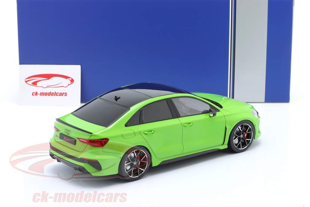 Audi RS3 (8Y) Limousine 建设年份 2022 绿色的 1:18 Ixo
