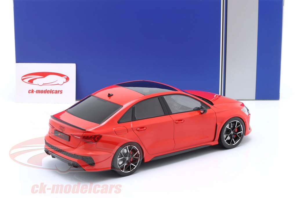 Audi RS3 (8Y) Limousine Bouwjaar 2022 rood 1:18 Ixo