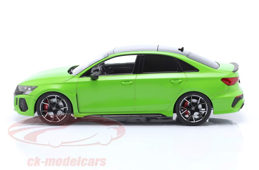 Audi RS3 (8Y) Limousine Ano de construção 2022 verde 1:18 Ixo