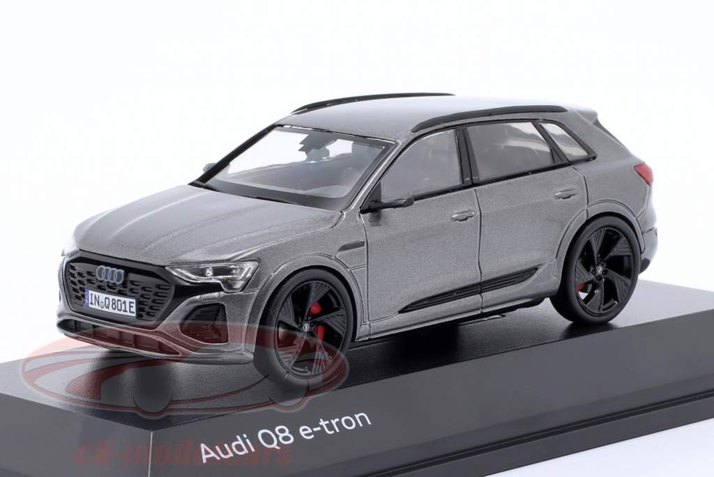 Audi Q8 e-tron Год постройки 2023 Хронос серый 1:43 Spark