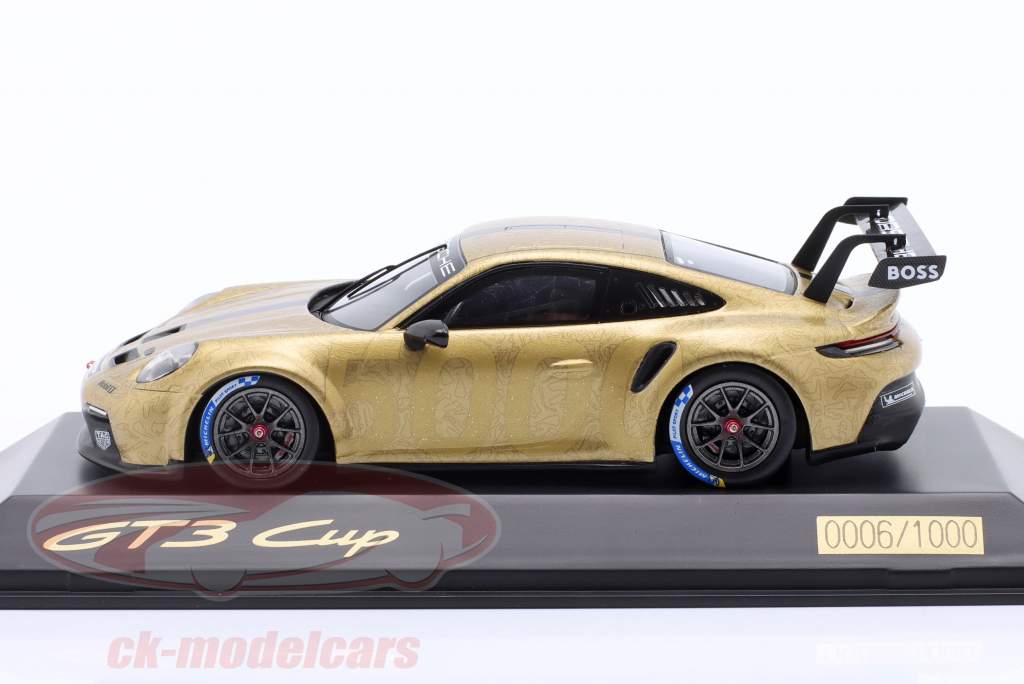 Porsche 911 (992) GT3 Cup 5000 guld metallisk 1:43 Spark / Begrænsning #0006