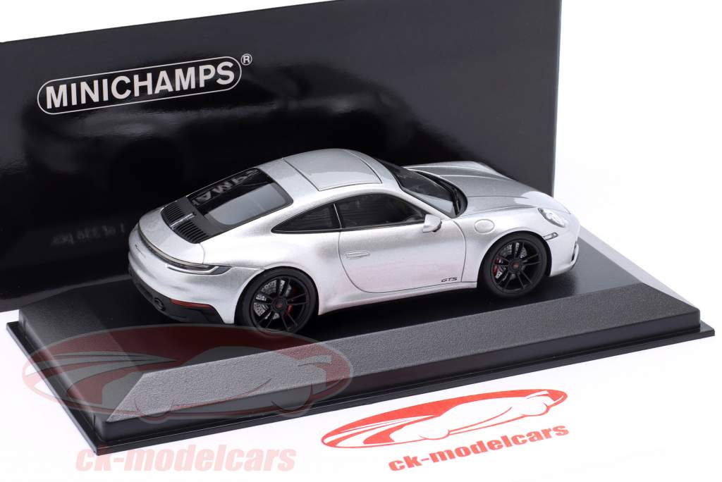 Porsche 911 (992) Carrera 4 GTS 2021 silver 1:43 Minichamps