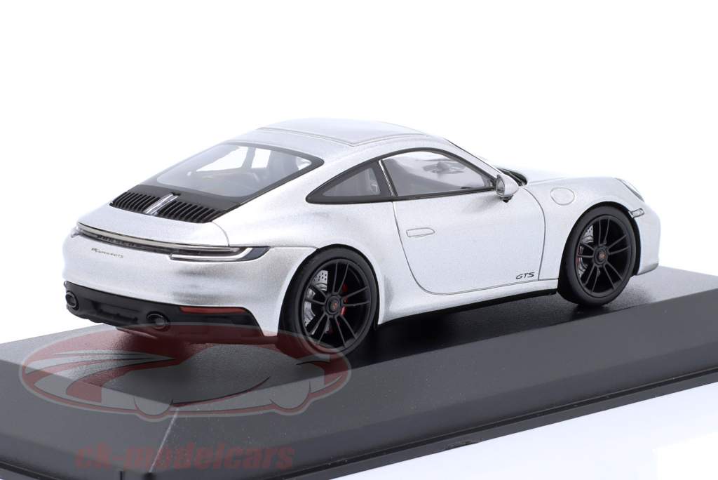 Porsche 911 (992) Carrera 4 GTS 2021 plata 1:43 Minichamps