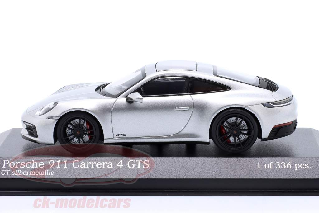Porsche 911 (992) Carrera 4 GTS 2021 argento 1:43 Minichamps