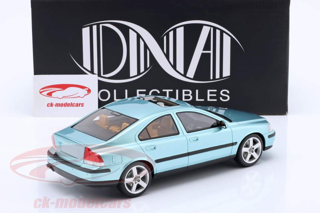 Volvo S60 R Baujahr 2003 hellgrün 1:18 DNA Collectibles