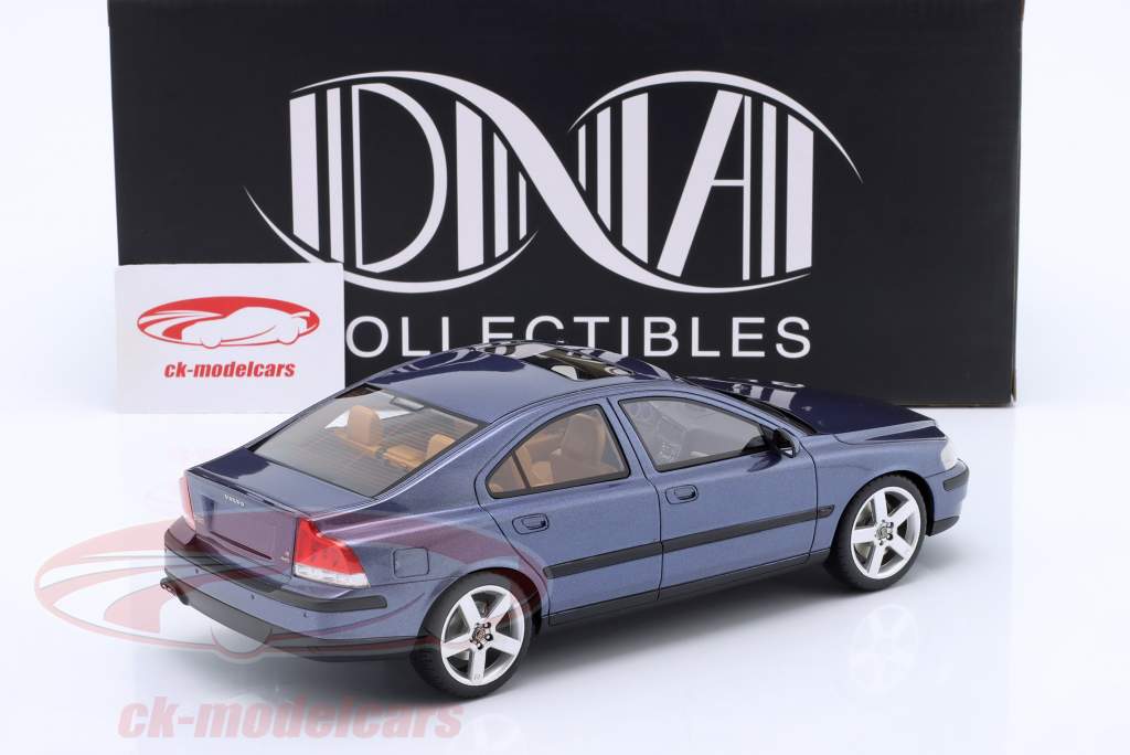Volvo S60 R Année de construction 2003 bleu métallique 1:18 DNA Collectibles