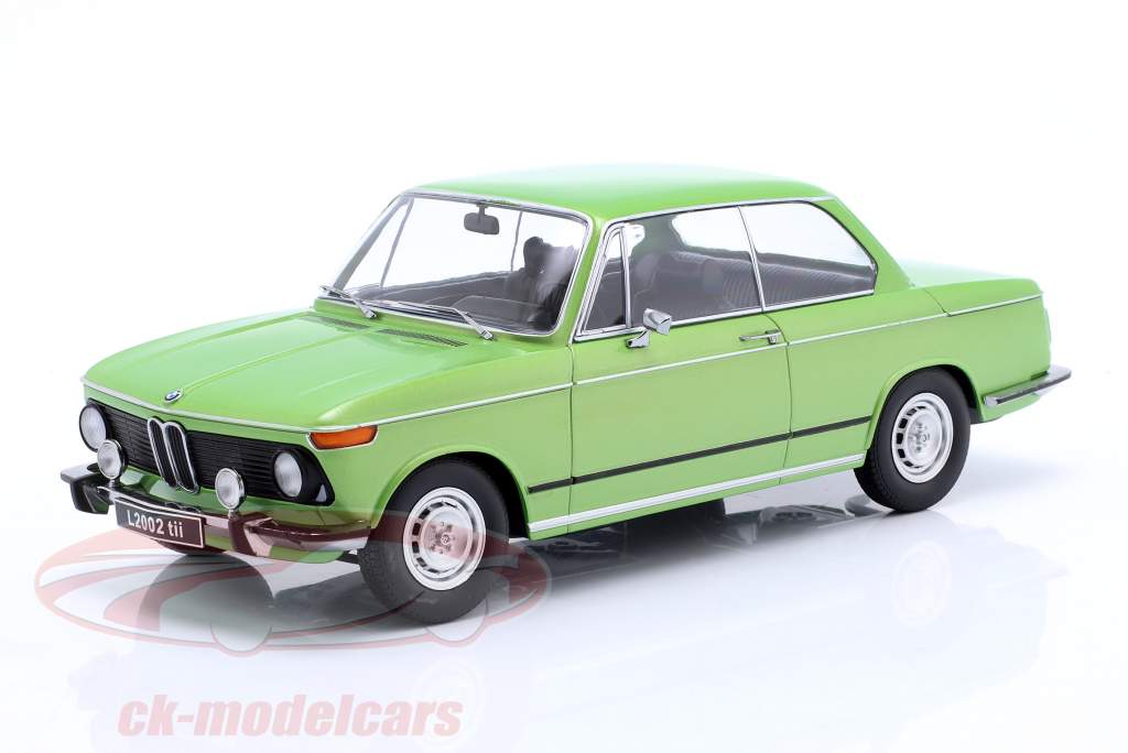 BMW L 2002 tii 2. serie Año de construcción 1974 verde metálico 1:18 KK-Scale