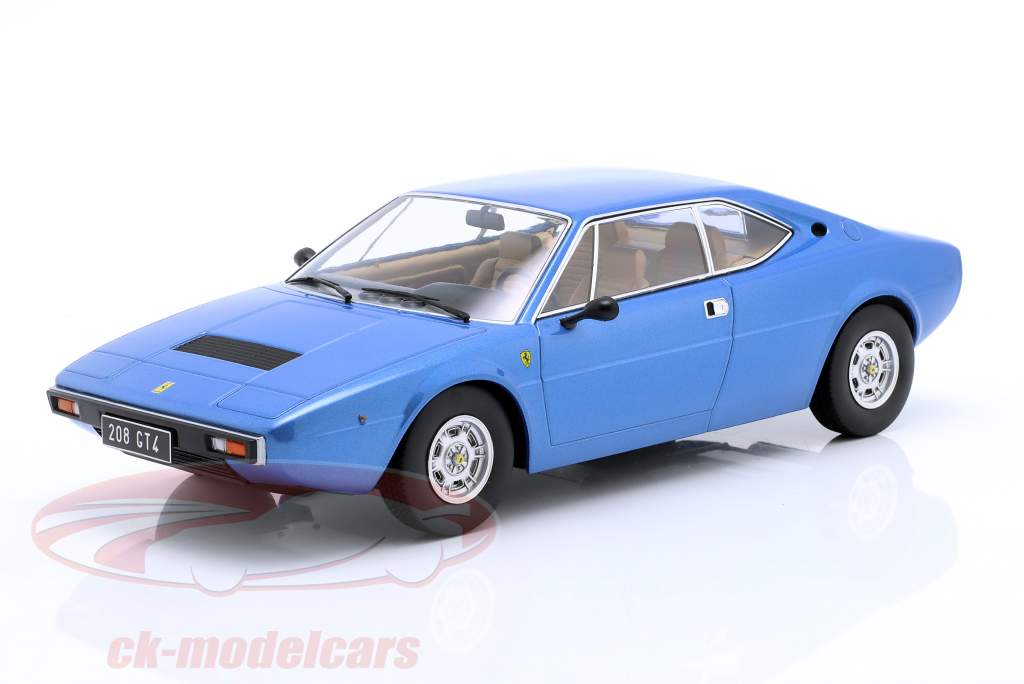 Ferrari 208 GT4 Baujahr 1975 hellblau metallic 1:18 KK-Scale