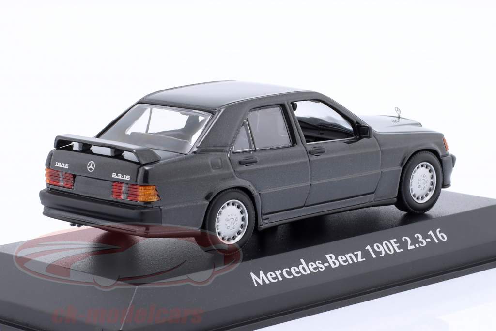 Mercedes-Benz 190E 2.3-16 (W201) Bouwjaar 1984 zwart metalen 1:43 Minichamps