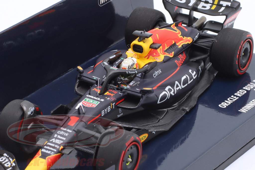 M. Verstappen Red Bull RB18 #1 winnaar Hongarije GP formule 1 Wereldkampioen 2022 1:43 Minichamps