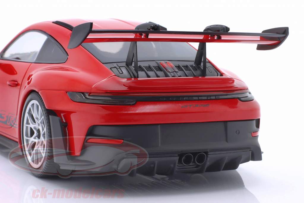 Porsche 911 (992) GT3 RS 2023 bewakers rood / zilver velgen 1:18 Minichamps