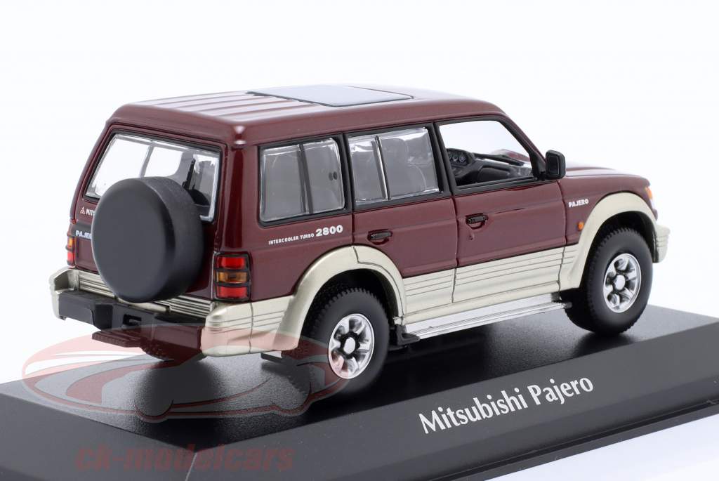 Mitsubishi Pajero LWB Bouwjaar 1991 donkerrood metalen 1:43 Minichamps