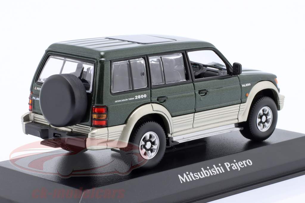Mitsubishi Pajero LWB Ano de construção 1991 verde escuro metálico 1:43 Minichamps