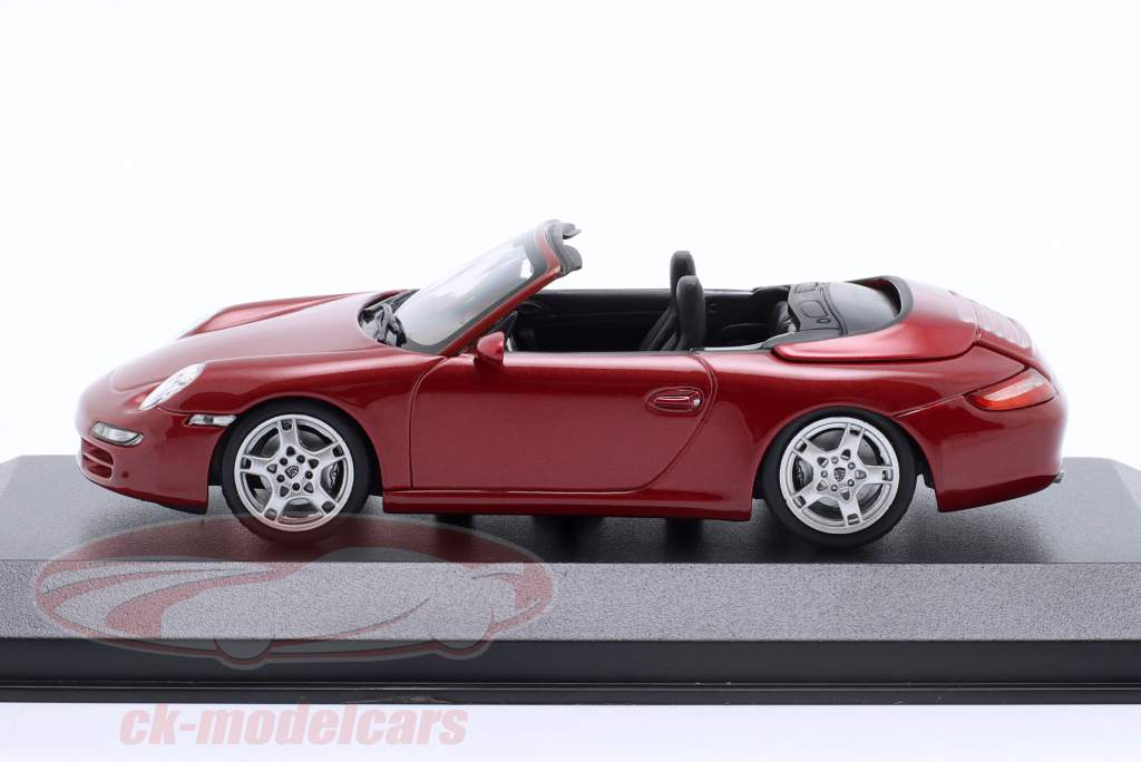 Porsche 911 (997) Carrera S Cabriolet 2005 vermelho metálico 1:43 Minichamps