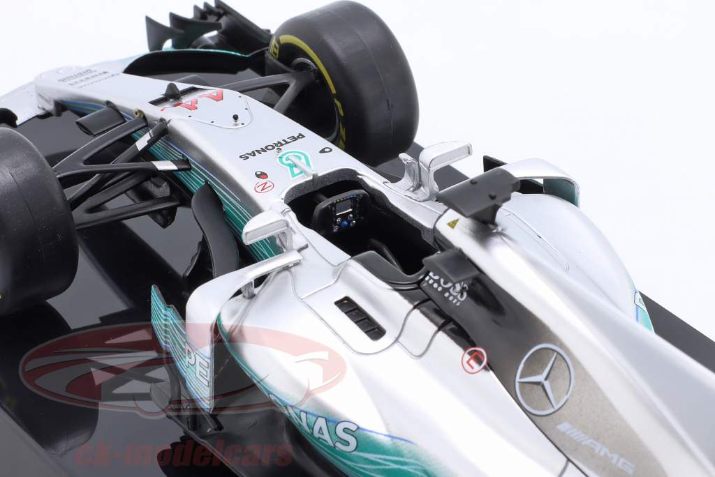 L. Hamilton Mercedes-AMG F1 W08 #44 Formel 1 Weltmeister 2017 1:24 Premium Collectibles