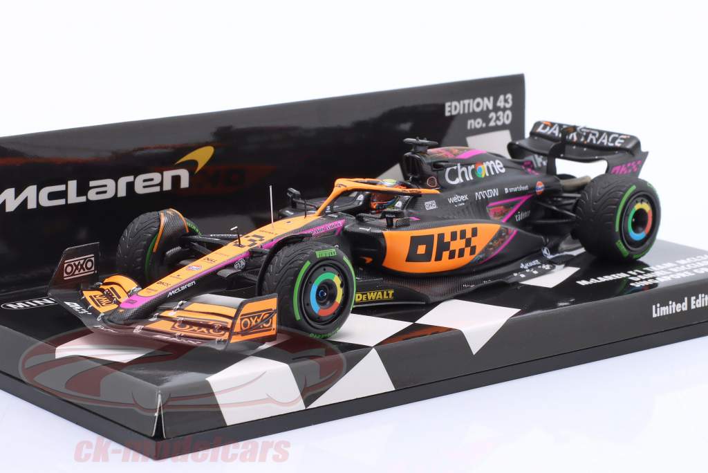 D. Ricciardo McLaren MCL36 #3 5to Singapur GP fórmula 1 2022 1:43 Minichamps