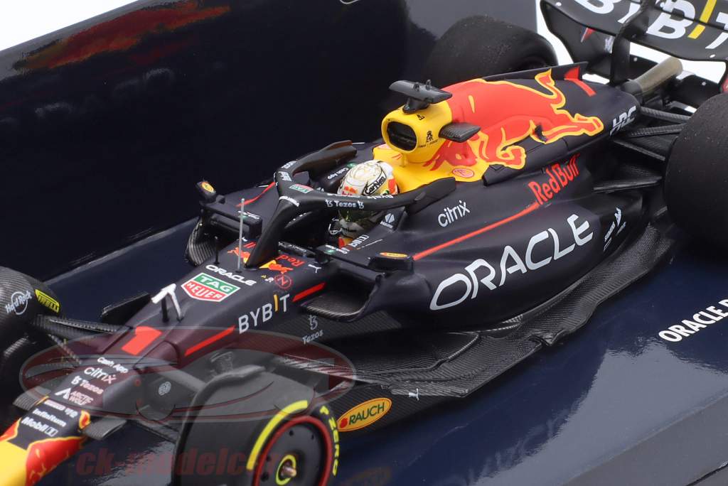 M. Verstappen Red Bull RB18 #1 winnaar Italië GP formule 1 Wereldkampioen 2022 1:43 Minichamps