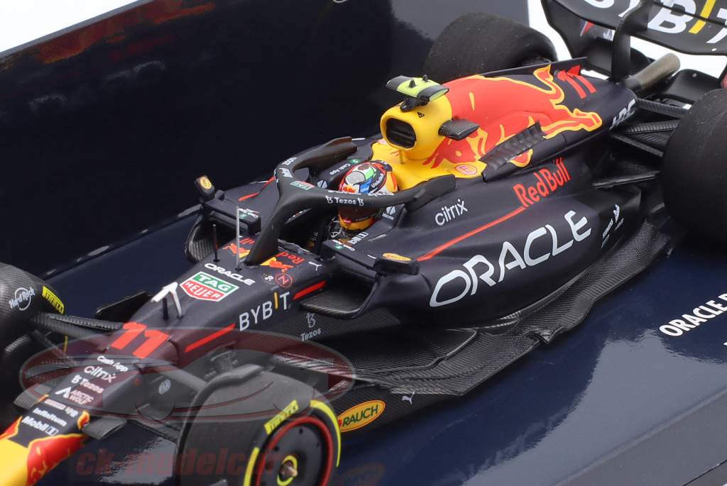 S. Perez Red Bull RB18 #11 winnaar Singapore GP formule 1 2022 1:43 Minichamps