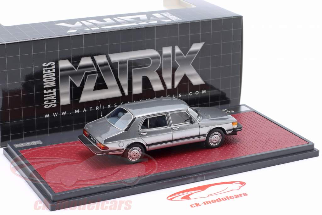 Saab 900 CD Bouwjaar 1981-1984 zilver 1:43 Matrix