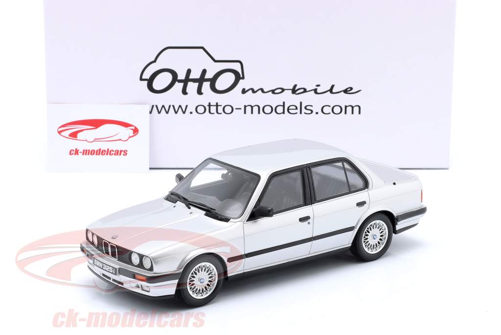 BMW 325i (E30) Ano de construção 1988 prata 1:18 OttOmobile