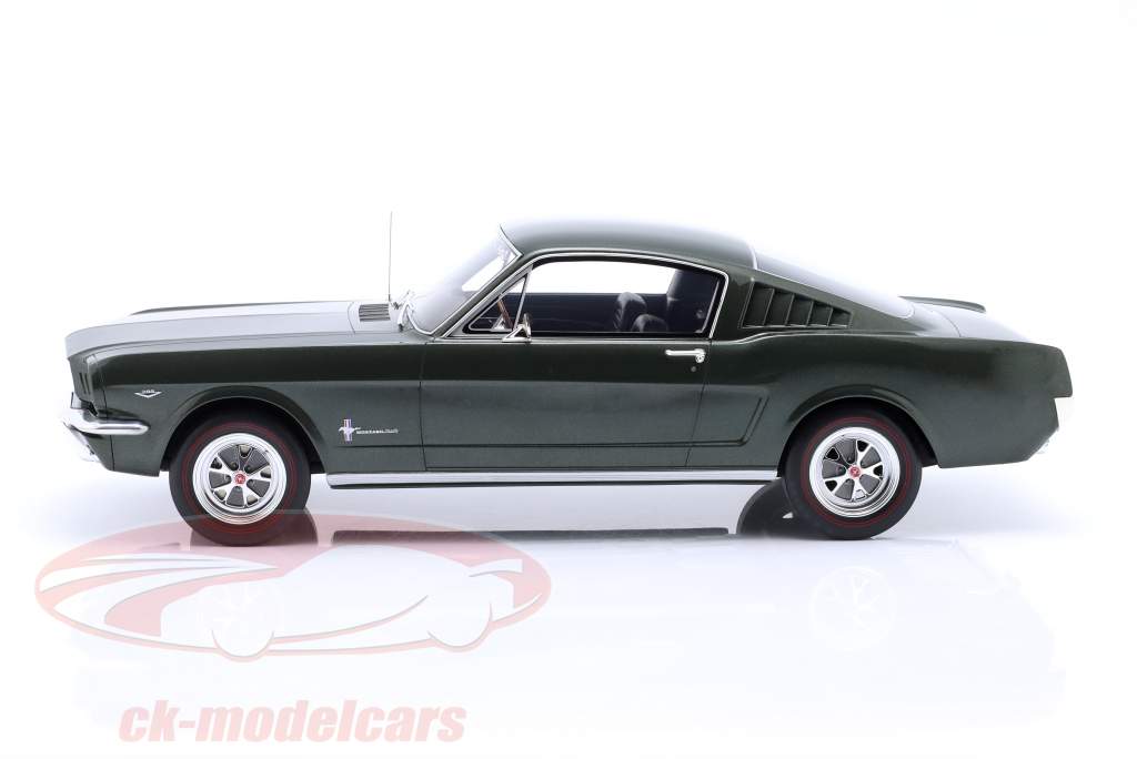Ford Mustang Fastback Année de construction 1965 vert foncé 1:12 OttOmobile