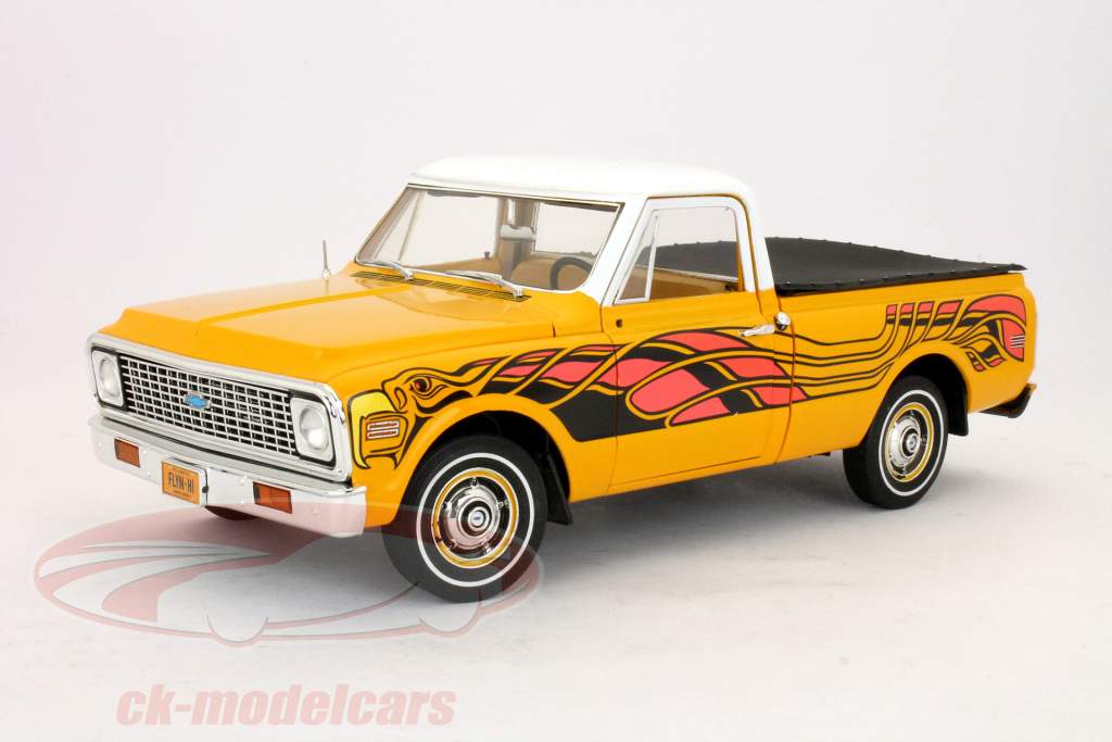 Highway 61 Collectibles 1:18 シボレーの白い屋根のピックアップ1957 