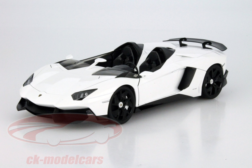 AUTO art 1/18 LAMBORGHINI AVENTADOR J