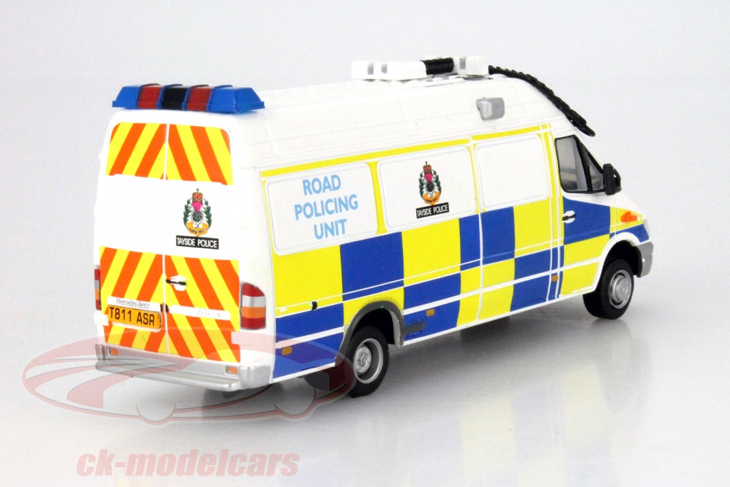Fire Brigade models 1/72 Scale - FBM11 BA & Hose set modern B Figure set