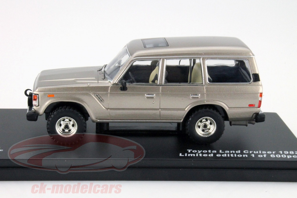 Miniature TOYOTA Land Cruiser F340 de 1982 jaune IXO ABADD138A | Collect World
