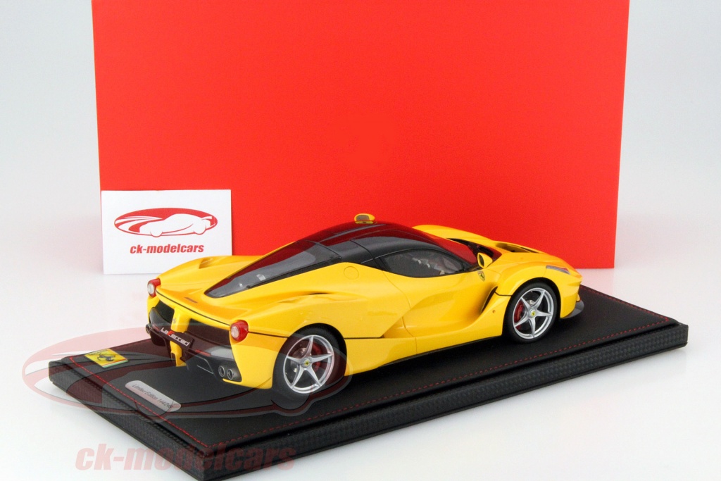 Bburago Ferrari LaFerrari Rouge 1/24 - Voiture Miniature Réaliste