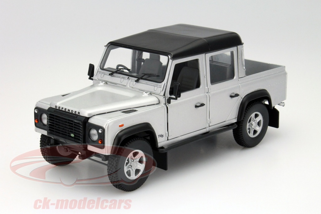 Universal Hobbies 1:18 – Land Rover Defender 110 Station