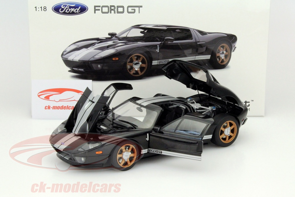 未展示品オートアート1/18フォードGT 2004 イエロー/ブラック