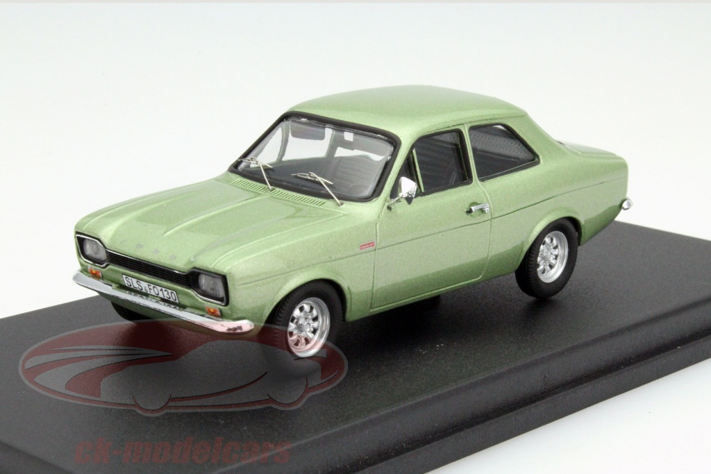 New in stock Corgi VA12624 Ford Escort Mk2 RS1800 - Diamond White Model