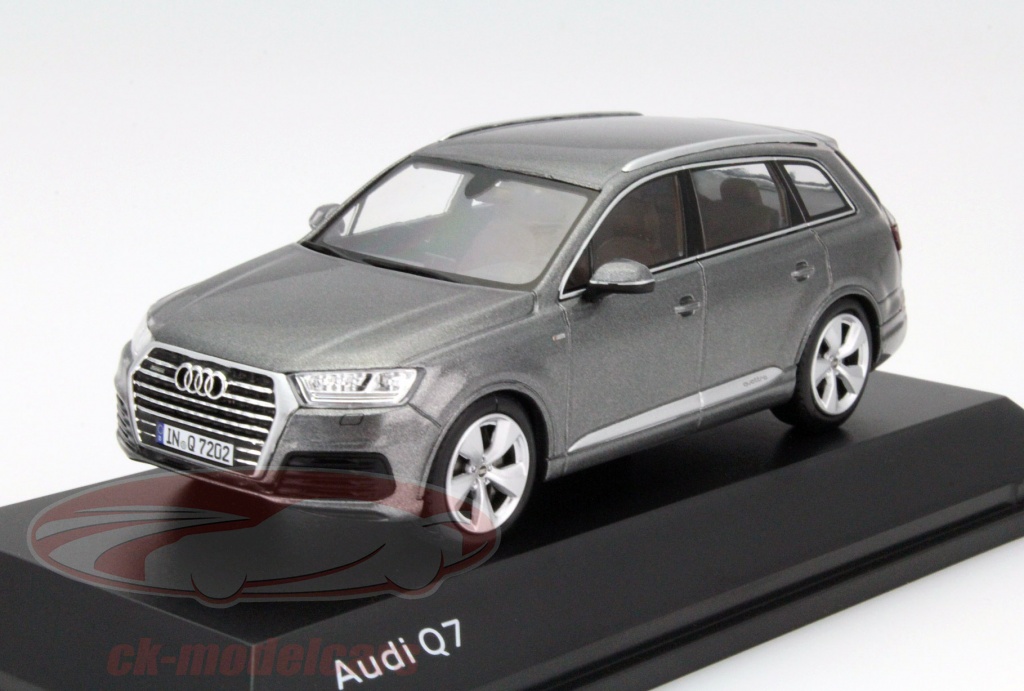 Audi Q7 Anno 2015 grafite grigio 1:43 Spark