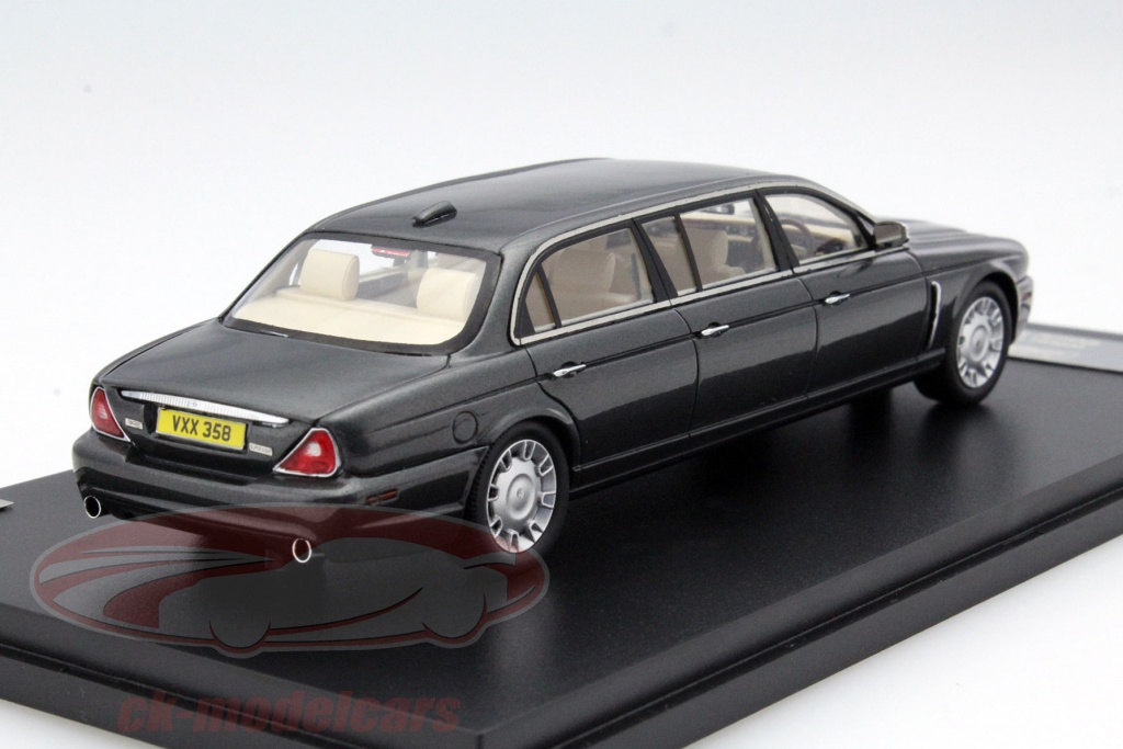 Modèle Réduit Jaguar XJ 2010 Gris Métallisé 1:24 - Welly - Neuf - Portes Ouvrantes