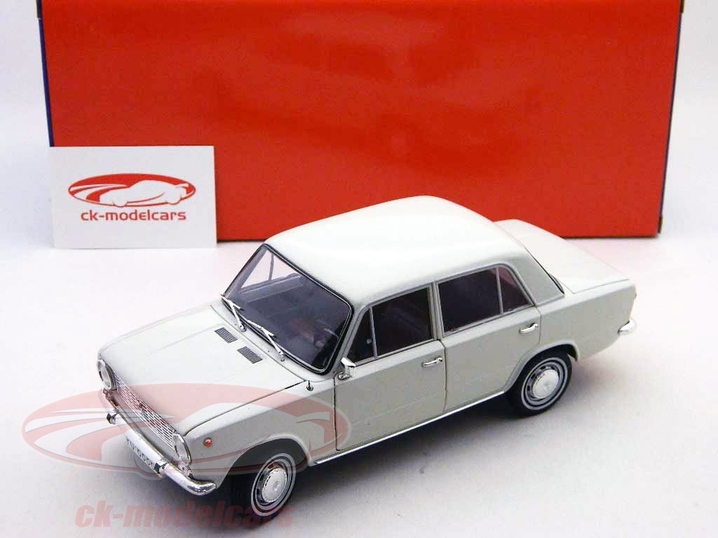 Ixo 1:18 Seat 124 Bj. 1969 weiß / white IST18001SEB Modellauto ...