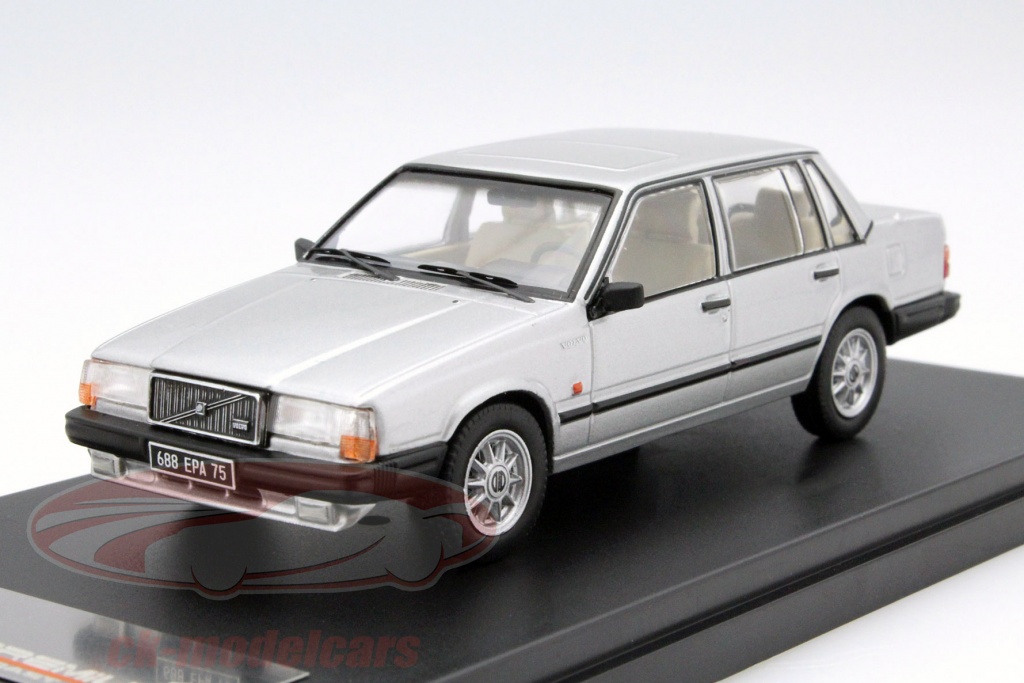 Miniature Atlas 1/43 - Volvo 740 Turbo Bright Red - Voiture Diecast - Neuve