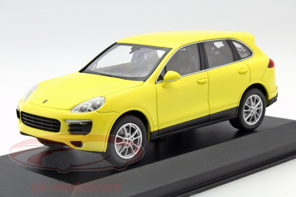 Porsche Cayenne Year 2014 yellow 1:43 Minichamps