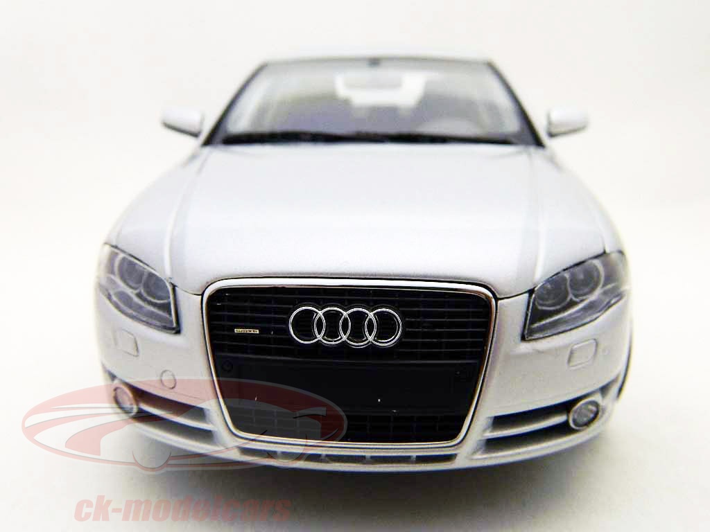 Minichamps 1:18 Audi A4 Bj. 2005 silver metallic 100014402 model  