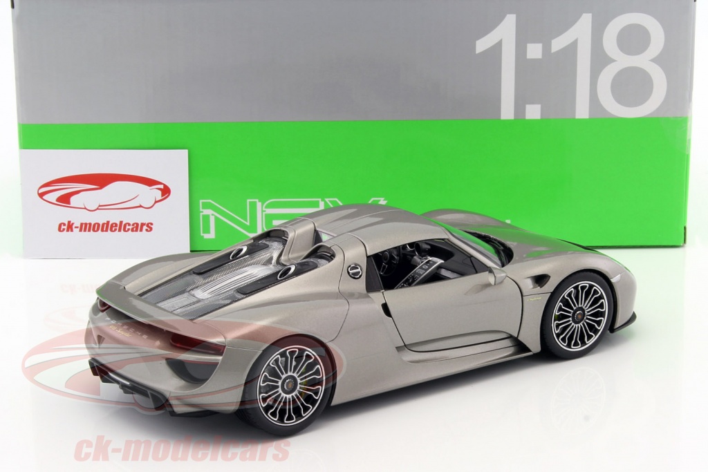 Porsche 918 Spyder Gris 3/4 Arrière Droit 2 / Porsche / Photos
