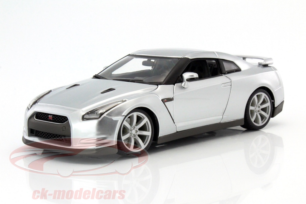 Maisto 1:18 Nissan GT-R (R35) année de construction 2009 argent ...