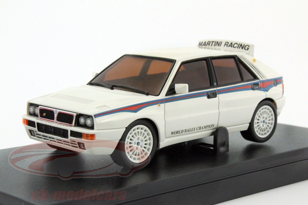 京商 KYOSHO LANCIA DELTA MARTINI スロットカー KYOSHO Diecast 1:18 Lancia Delta HF Martini painted car
