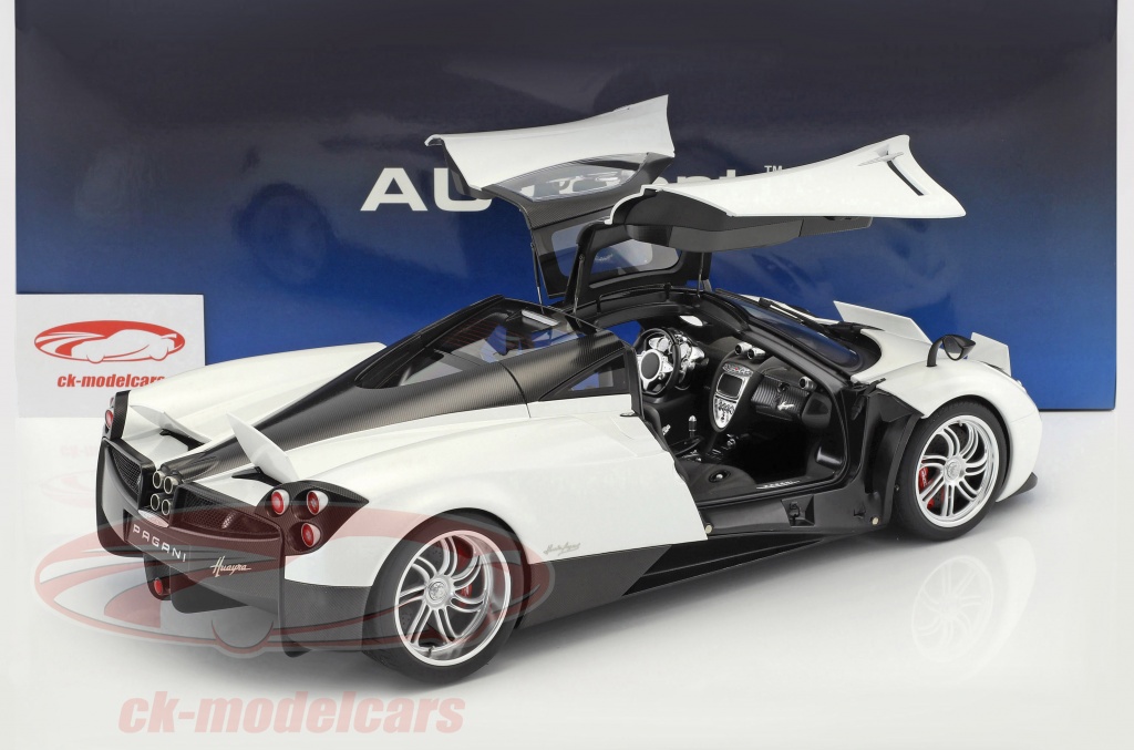 Pagani Huayra Roadster 1/18 ホワイト・ブラック