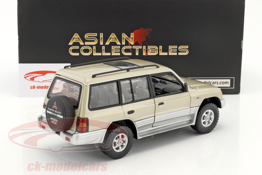 Sun Star Models 1:18 Mitsubishi Montero Long 3.5 V6 Année 1998 blanc