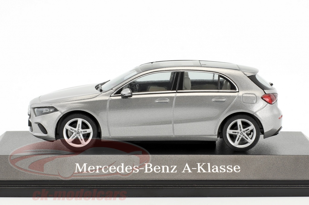 Herpa Mercedes-Benz Classe C Berline, Mojavesilber métallique Voiture  Miniature Petit modèle de Collection fidèle aux détails, 430913
