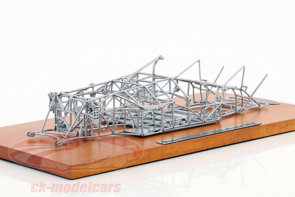 cmc-1-18-maserati-tipo-61-birdcage-opfrselsr-1960-space-ramme-m-122/
