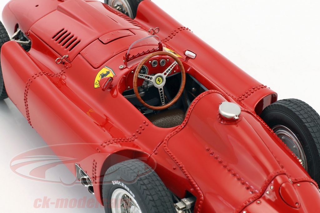 CMC 1:18 Ferrari D50 année de construction 1956 rouge M ...